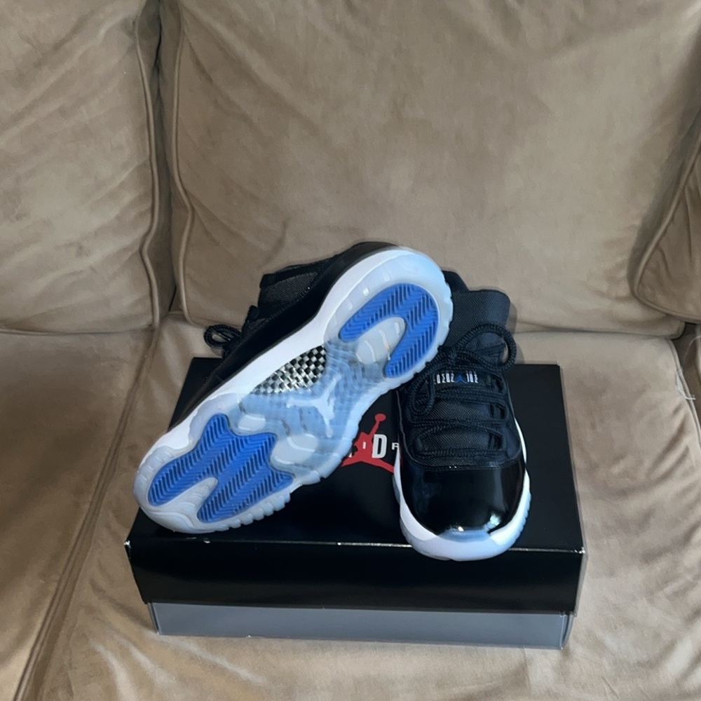 JORDAN 11 RETRO LOW 'SPACE JAM' Men Size 8